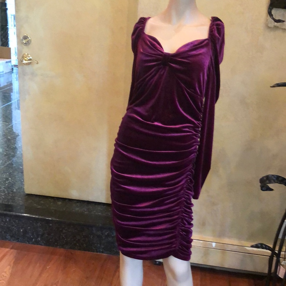 Red Bodycon Mini Dress with Sweetheart Neckline